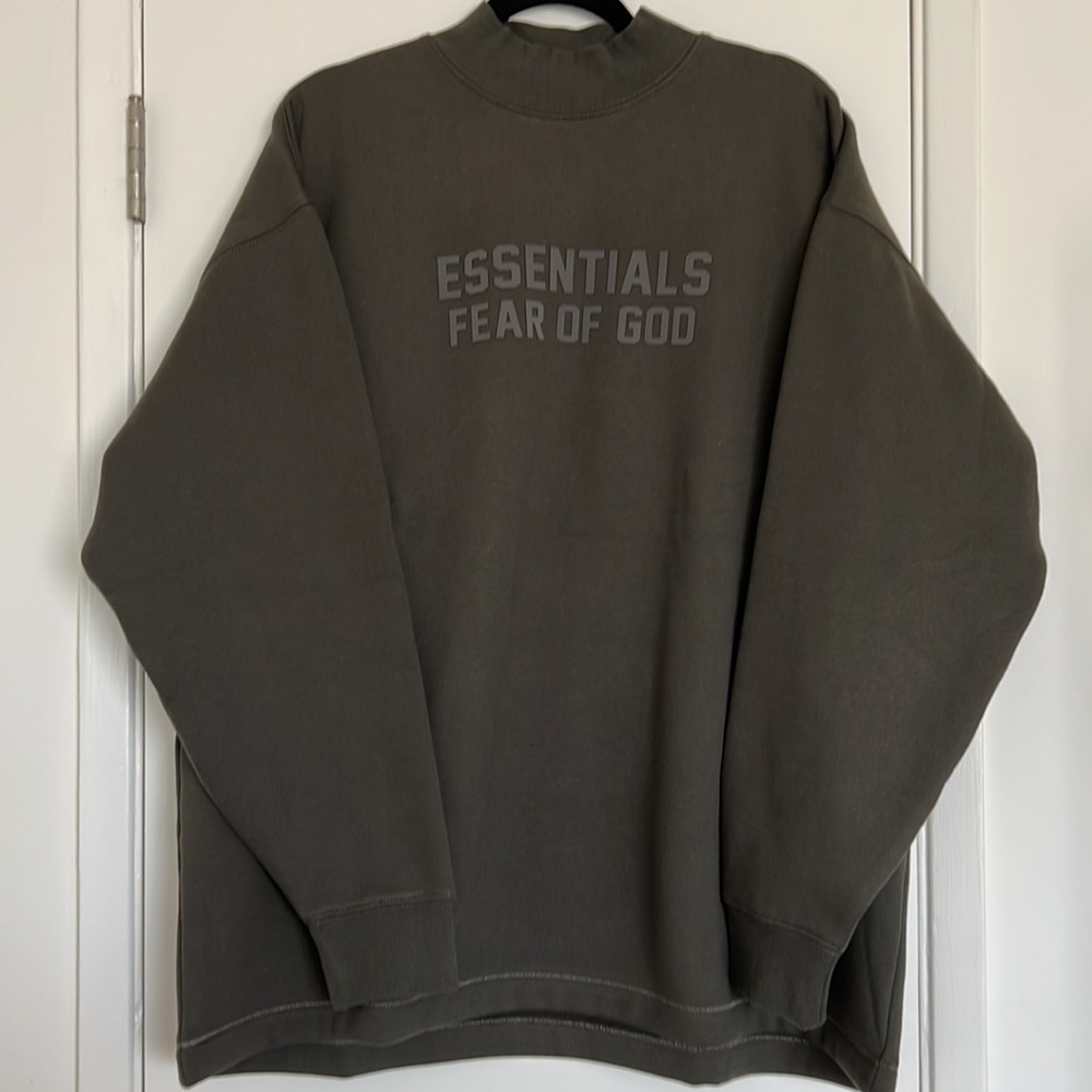 NWT - Essentials Fear Of God Off Black RELAXED Crewneck - Size M